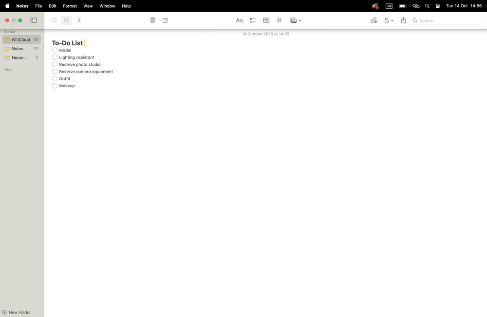 Screenshot of a photoshoot preparation to-do list on a Mac Notes app, including tasks such as model, lighting assistant, and reserving equipment.
